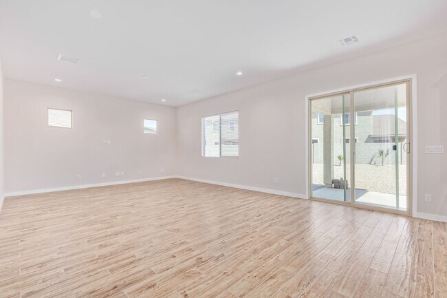 Building Photo - 4 Bedroom - Ready for you to Call It Home!!