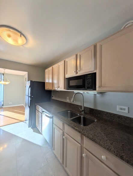 Building Photo - 70 W Huron St