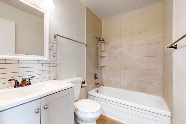 Building Photo - Cozy 3 Bedroom 1.5 Bathroom In NW Albuquerque!