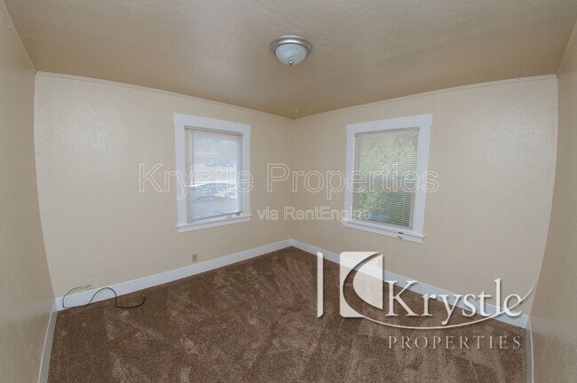 Building Photo - 526 Wilson Ave