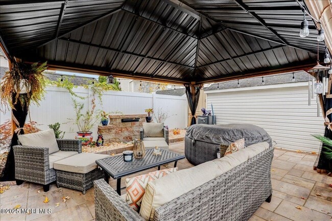 Building Photo - 144 Lower Main St