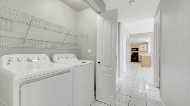 Building Photo - Gorgeous 3 bedroom Condo in Green Valley