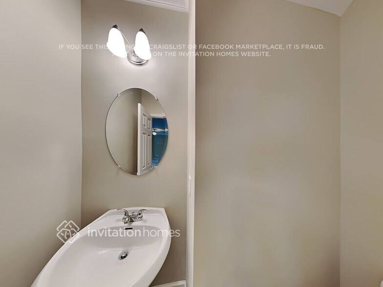 Building Photo - 5634 Elwood Cir