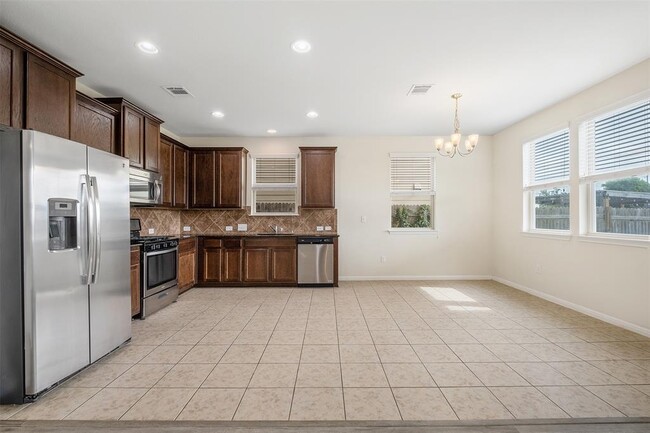 Building Photo - 504 Twisted Oaks Ln