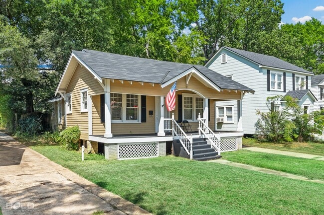 Building Photo - 130 Dalzell St