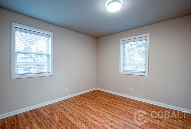 Building Photo - 271 Glen Iris Dr NE