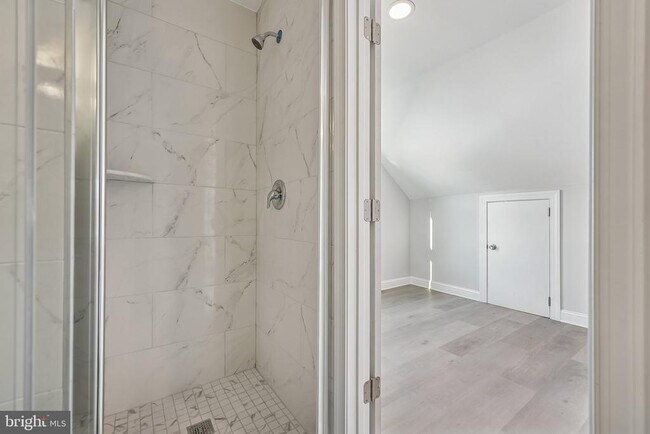 Building Photo - 92 Leigh Ave