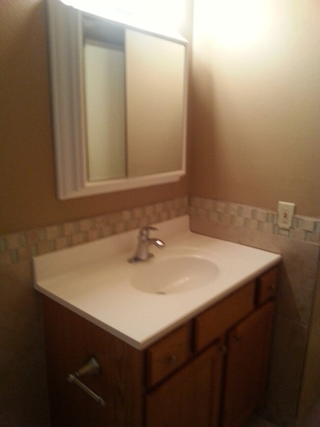 Building Photo - 3001 E Blacklidge Dr