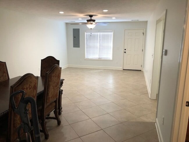 Building Photo - 208 Magnolia Villas