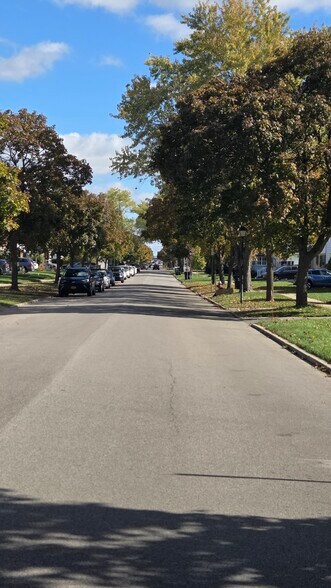 Building Photo - 247 School St