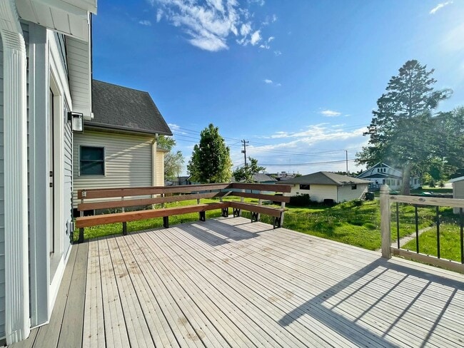 Building Photo - All New From Top To Toe, Gorgeous Home with Stunning Kitchen, Primary Suite, Family Room & More!