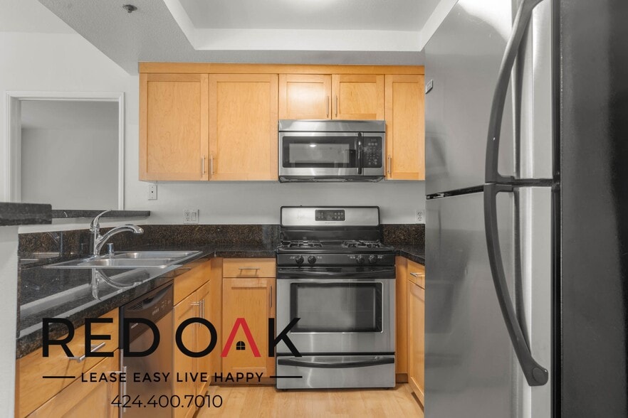 Building Photo - 939 Palm Ave