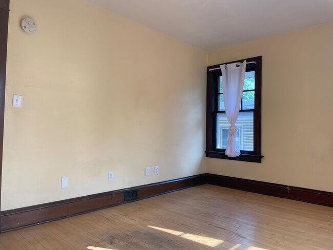 Building Photo - 109 Lathrop St