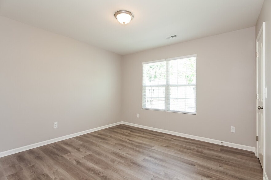 Building Photo - 4617 Esmeralda Drive