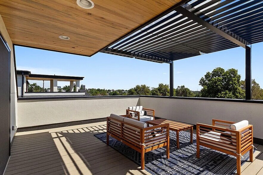 Deck from third bedroom - 963 Tennyson St