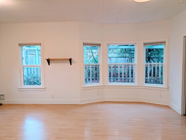 Building Photo - 1403 N 36th St