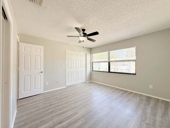 Building Photo - 2820 S Pines Dr
