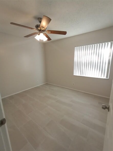 Building Photo - 2641 Riverside Dr