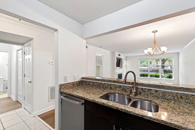 Building Photo - 1010 Nicholwood Dr