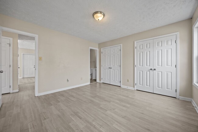 Building Photo - Updated Single Family Home in Fayetteville!