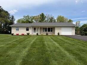 Building Photo - 3 Bedroom Rancher-Country Setting
