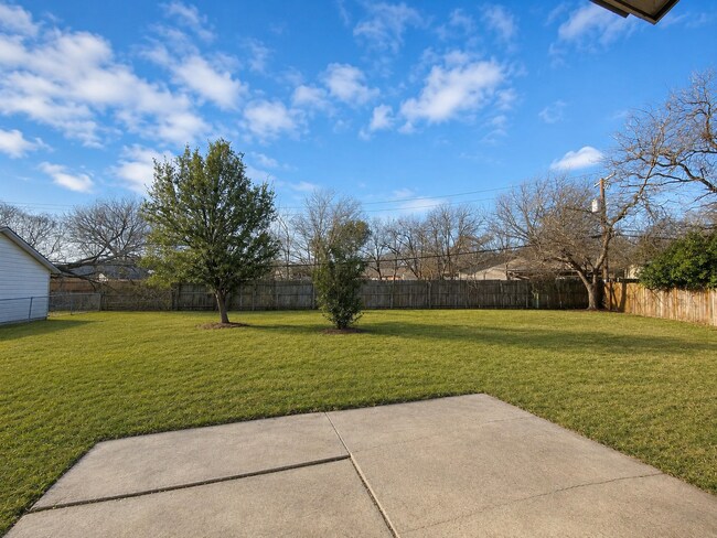 Building Photo - Freshly Renovated Home with HUGE backyard!