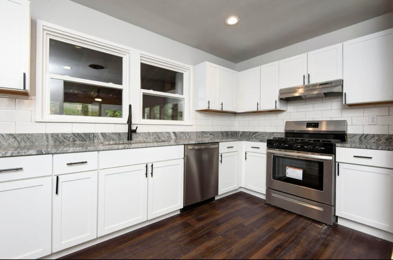 Building Photo - 740 S Warren Ave