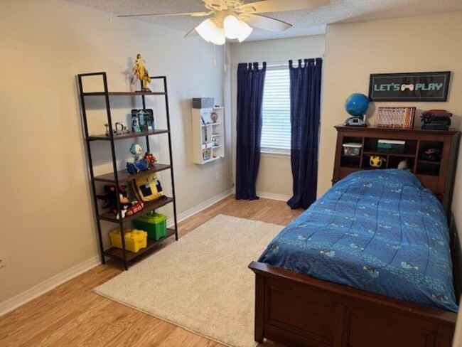 Building Photo - 865 Brande Ct