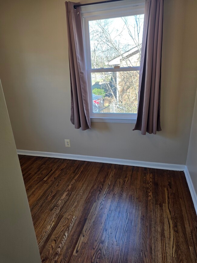 Building Photo - 3009 Sunnyview Dr