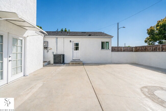 Building Photo - 8603 Donovan St