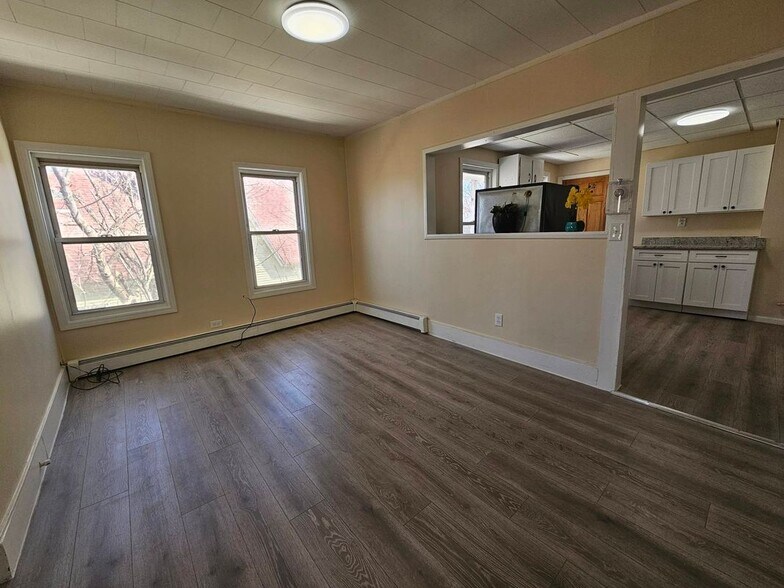 Building Photo - 40 Putnam St