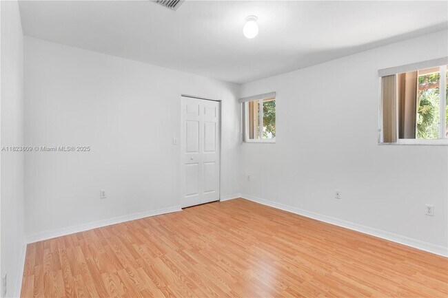 Building Photo - 6525 Southwest 55th Terrace