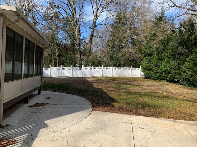Building Photo - Historic downtown Matthews!