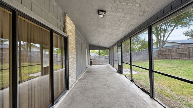 Building Photo - Spacious 3-bedroom, 2-bath rental offering 1,580 square feet in Schertz!