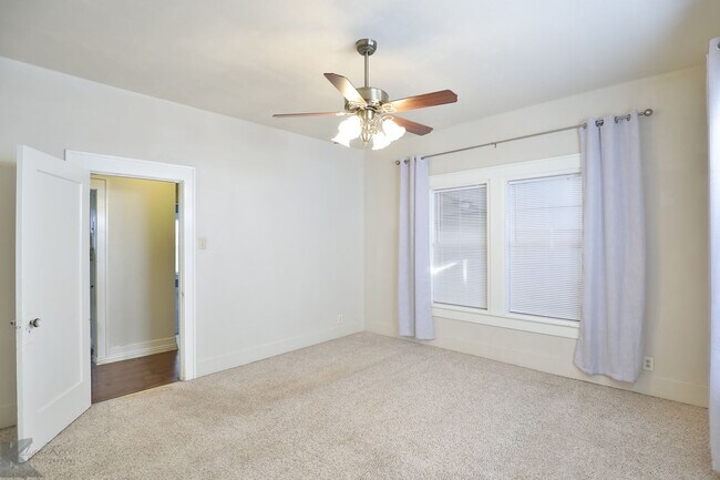 Building Photo - Cottage in the heart of Abilene!