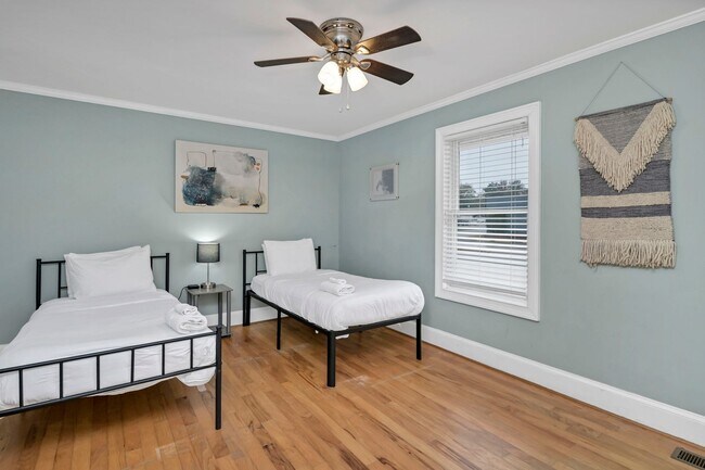 Building Photo - Walkable State Street Gem in the Heart of West Columbia