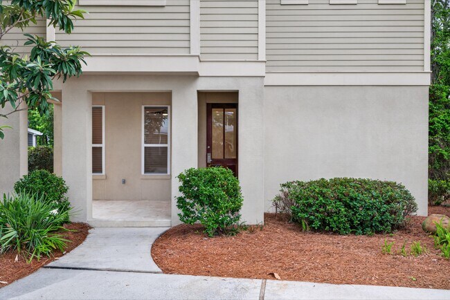 Building Photo - 2019 Pine Island Cir