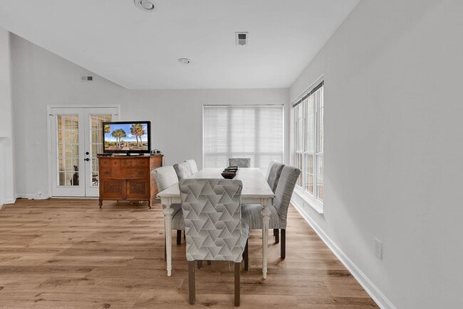 Building Photo - Don't miss out on this gorgeous 3 bedroom 2.5 bath home nestled in the prestigious gated communit...