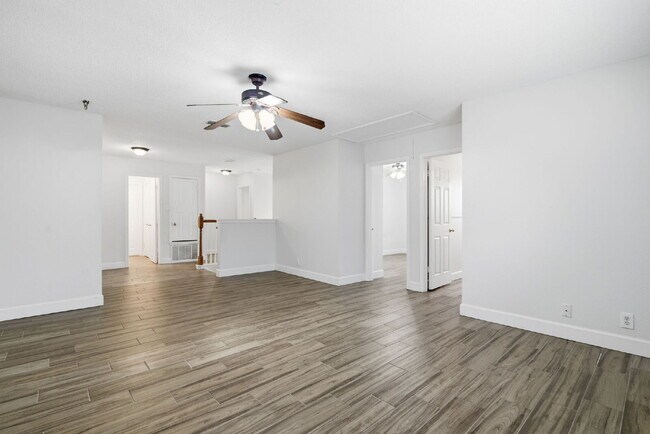 Building Photo - Modern Living Near UTSA/USAA: Quiet Cul-de-Sac with BONUS Space