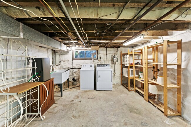Building Photo - 1139 Titan St