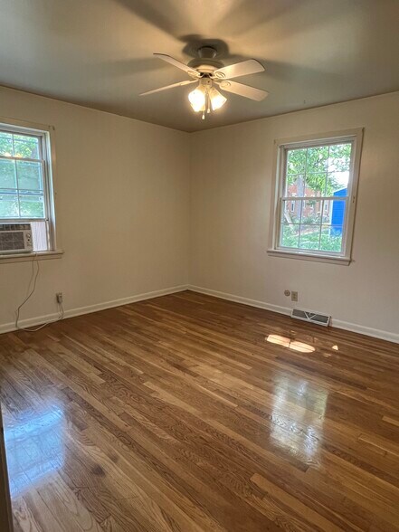 Building Photo - 314 S Poplar St