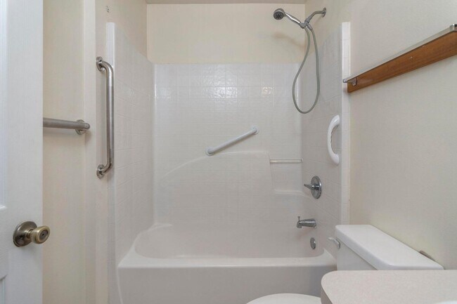 Building Photo - 168 Cabana Way