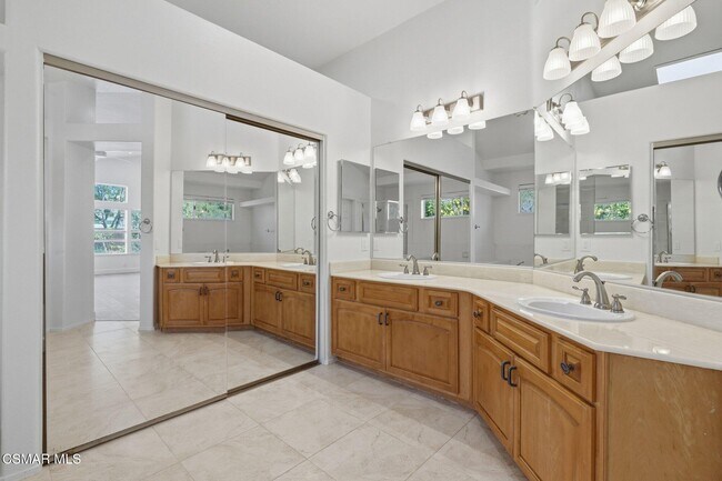 Building Photo - 658 Elevar Ct