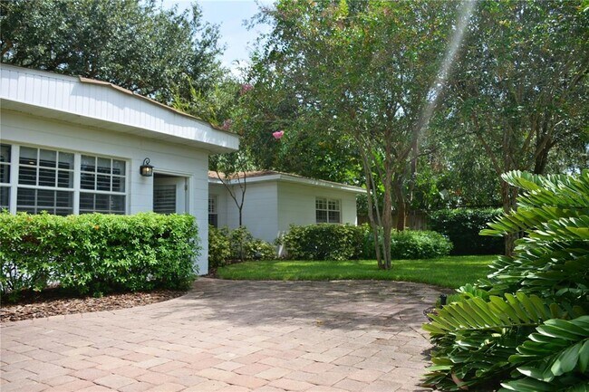 Building Photo - 3012 W Fair Oaks Ave