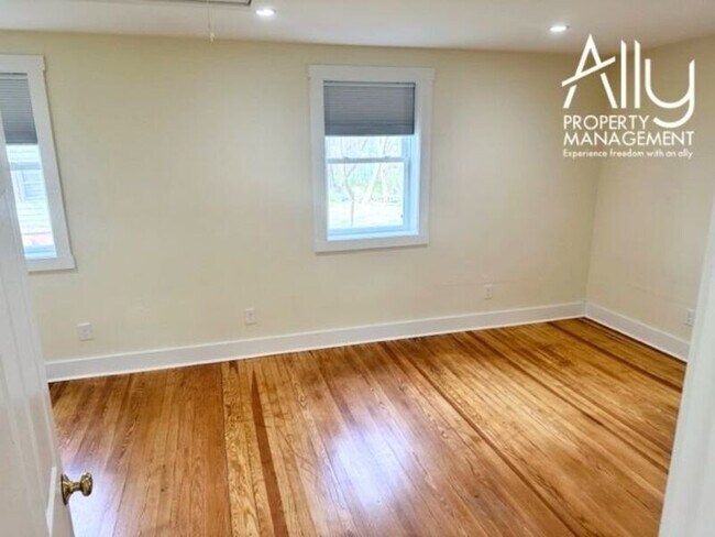 Building Photo - 2152 Woodburn Rd