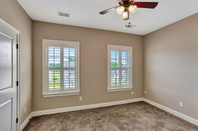 Building Photo - Elevated Home in The Club at Legends Oaks Plantation