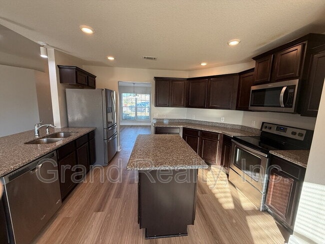 Building Photo - 5621 Flume Dr