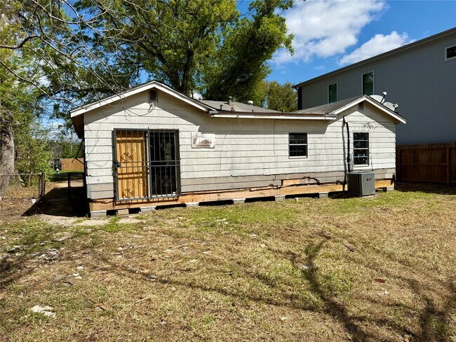 Building Photo - 5326 Wenda St