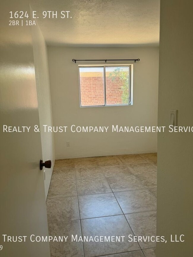 Building Photo - 1624 E 9th St