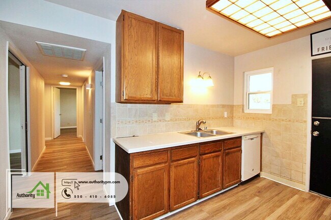 Building Photo - 310 Woodhill Dr